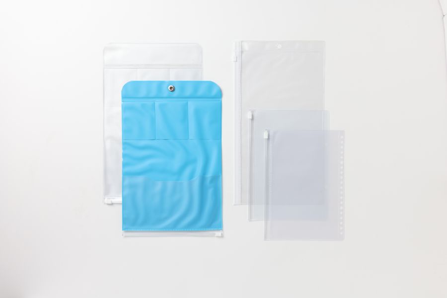 スナップボタンやファスナー仕様に対応した、PVC製の多機能収納ケース