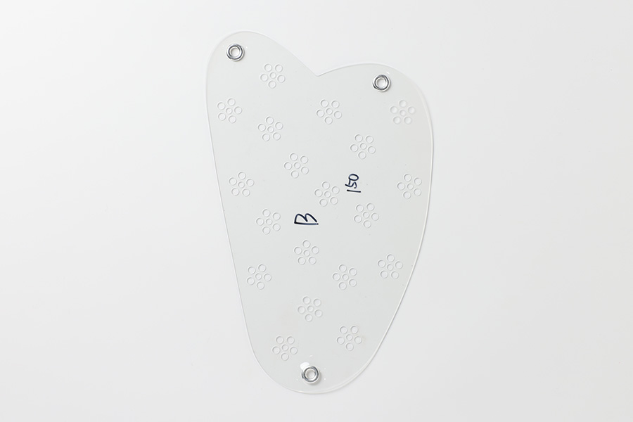 弓道で使用される、紐や装飾前の胸当て用部材（スポーツ用品パーツ）