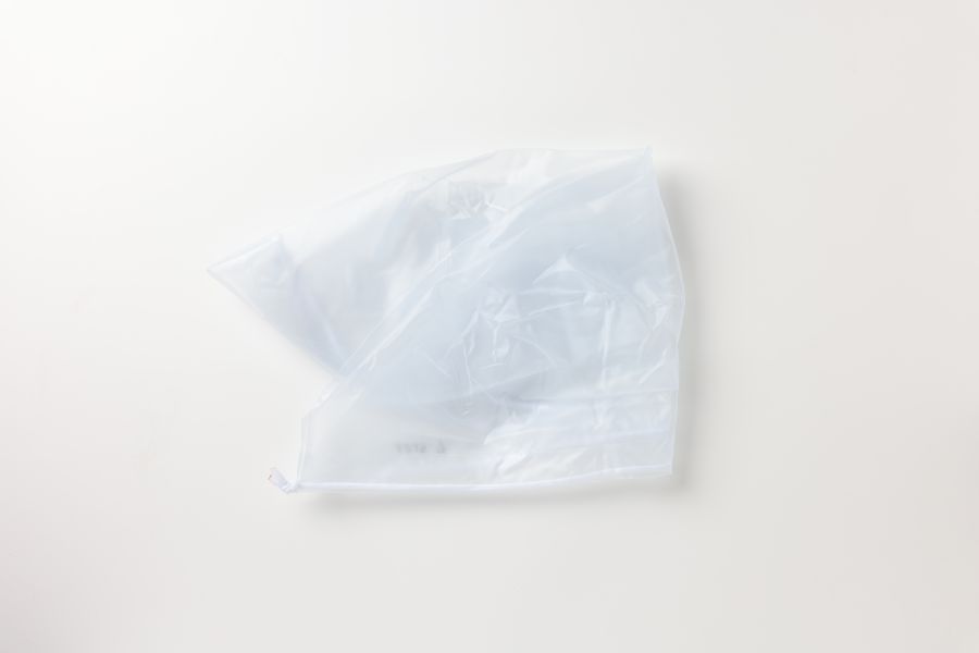 機械を埃や水滴から守る、専用設計の保護カバー